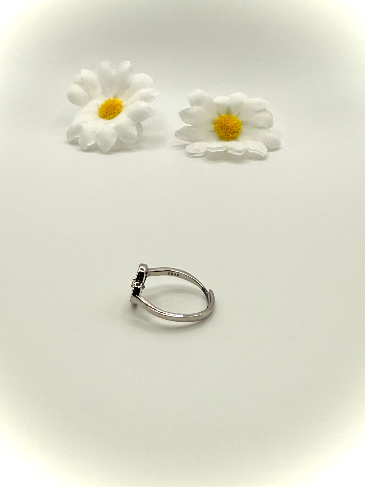 Bague trèfle – Argent 925 avec zircon
Clover Ring – 925 Sterling Silver with Zircon