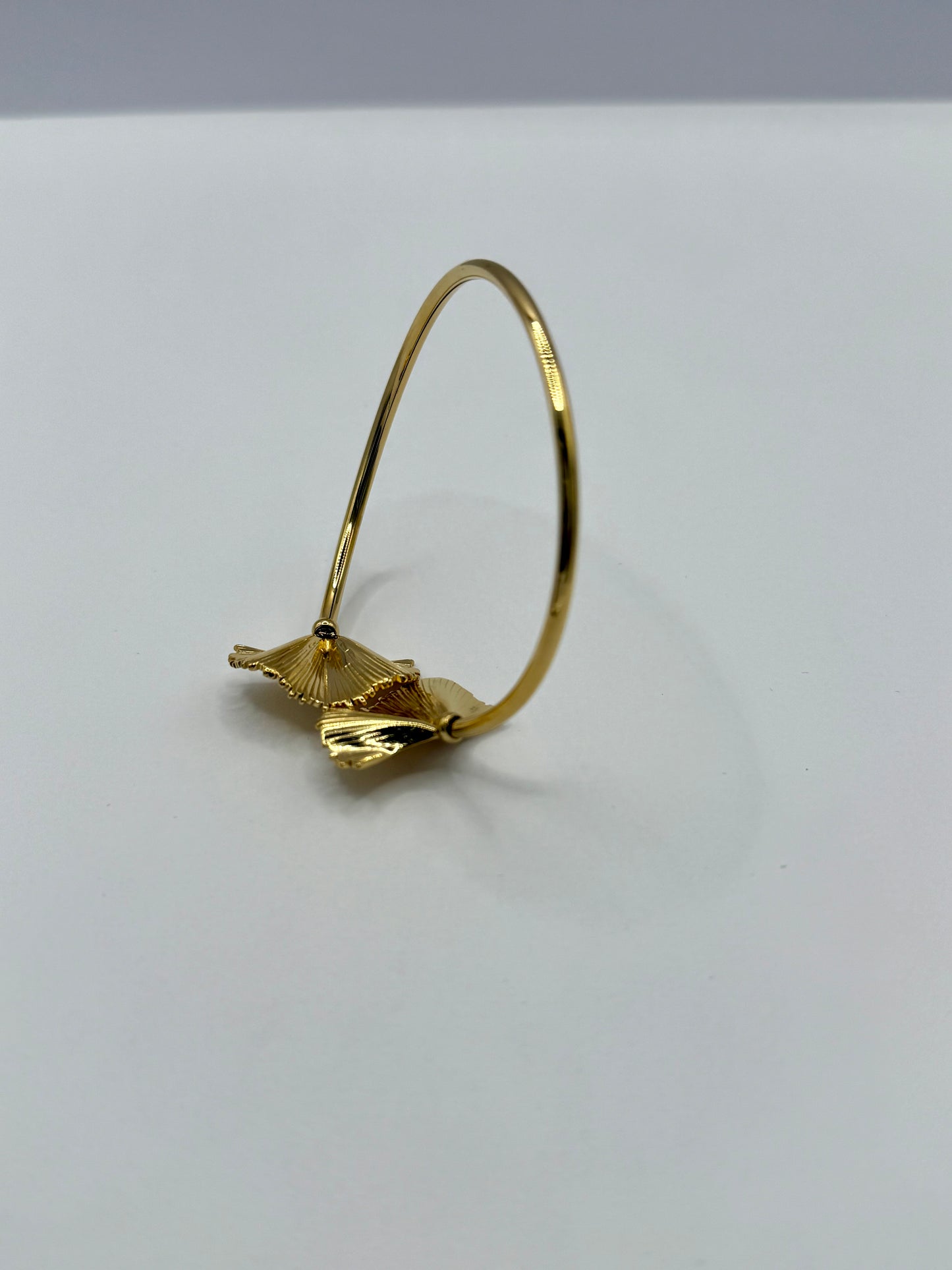 Bracelet Jonc Doré – Feuilles Ginkgo Sculptées – Acier Inoxydable 316L Hypoallergénique