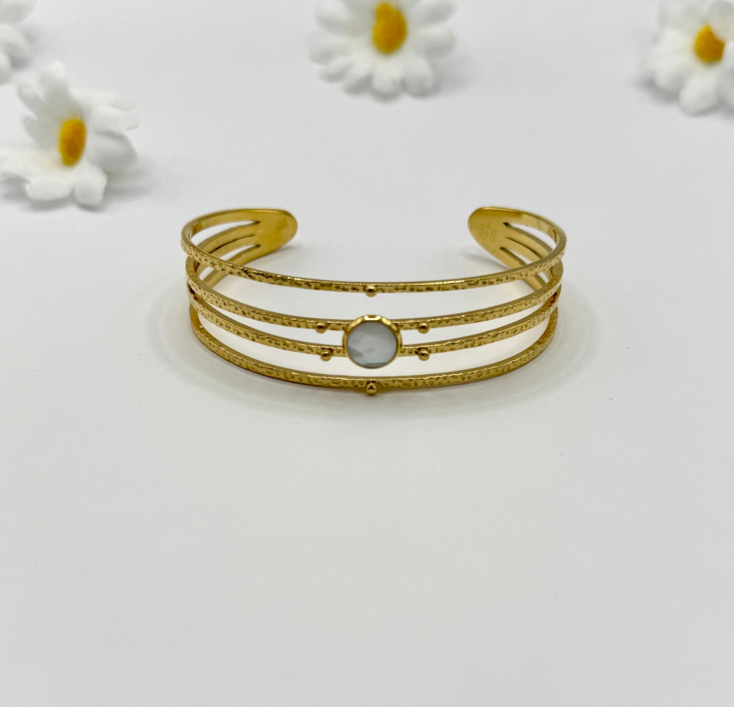 Bracelet Manchette Doré Femme Martelé avec Pierre Nacrée – Acier Inoxydable Hypoallergénique