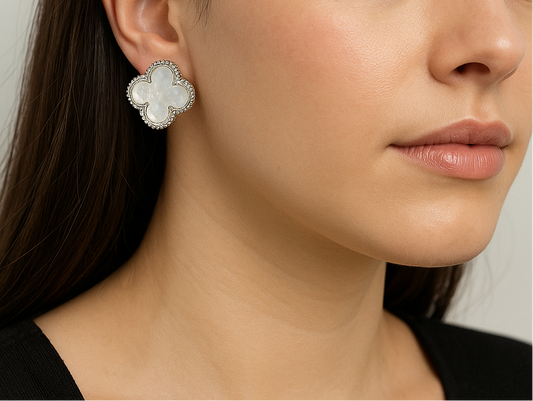 Boucles d’Oreilles Trèfle en Argent 925 – Nacre Blanche