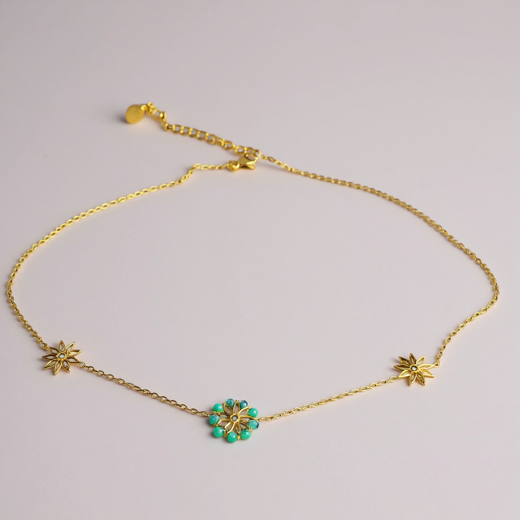 Collier Fleur Dorée – Pendentif Soleil & Cristaux Turquoises – Acier Inoxydable 316L