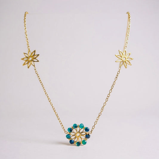 Collier Fleur Dorée – Pendentif Soleil & Cristaux Turquoises – Acier Inoxydable 316L